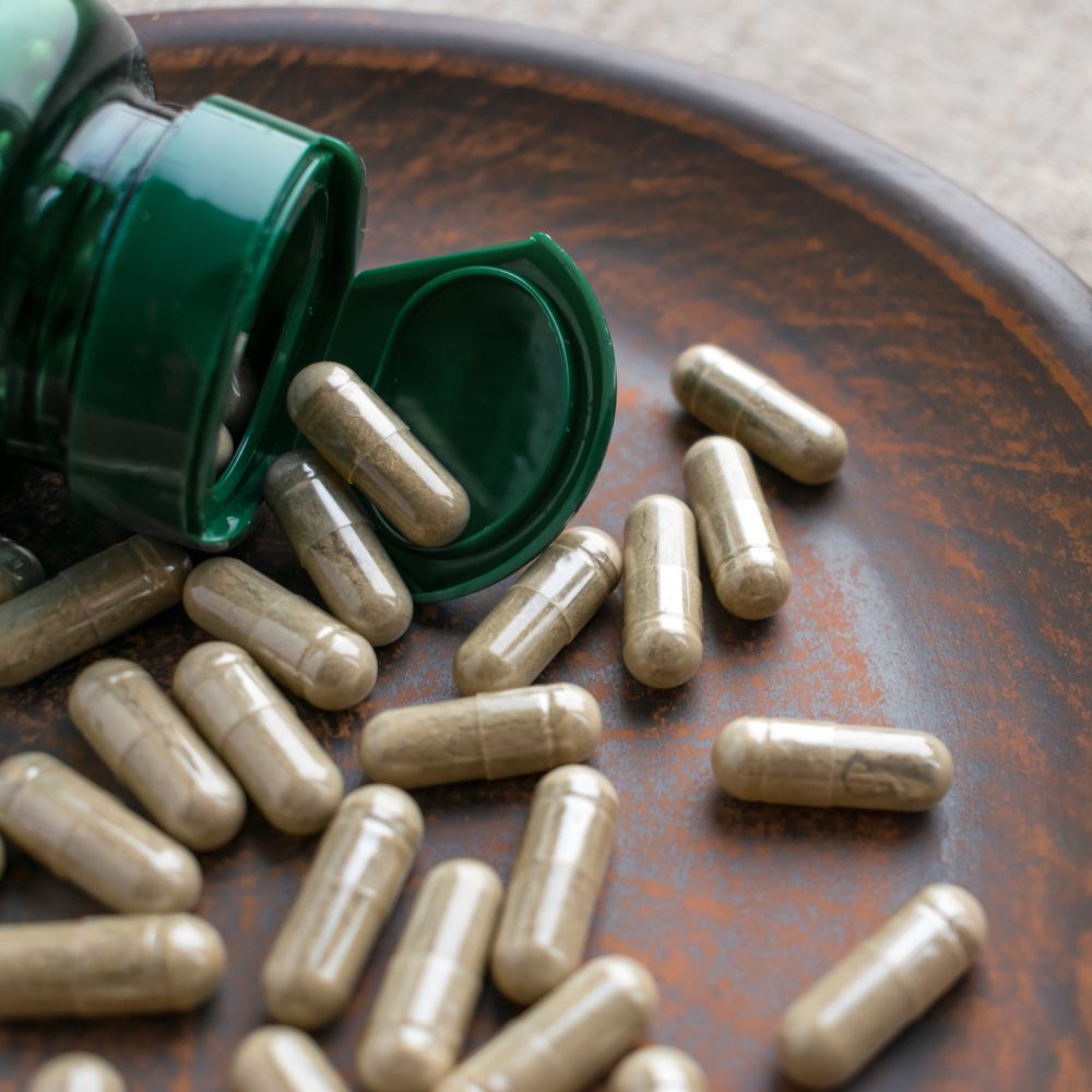 Triphala_Capsules_on_tray.jpg